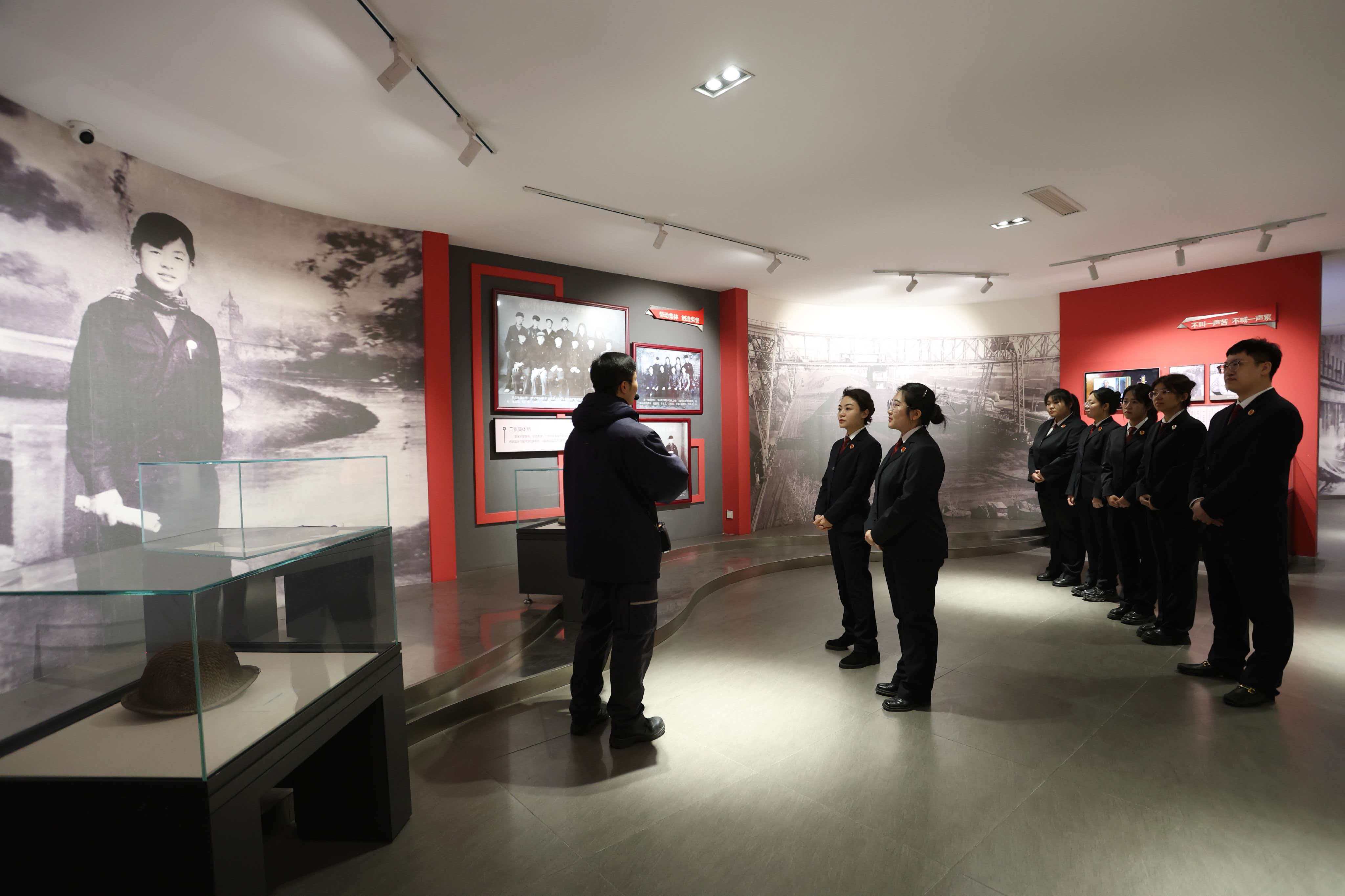 探寻雷锋精神 汲取奋进力量——铁西区人民检察院开展“传承雷锋精神 践行初心使命”主题活动
